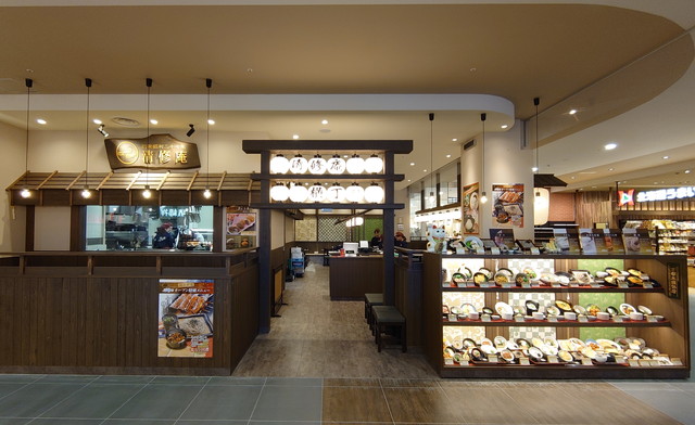 イオンタウン 四日市泊店